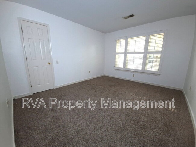 Building Photo - 6002 Oak Landing Dr