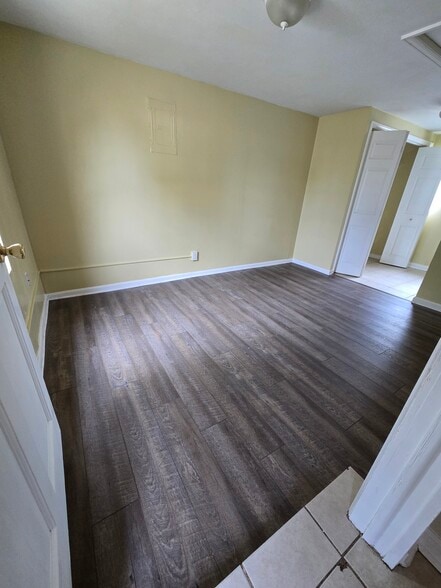 Third bedroom, with laundry room - 2040 Geneva St