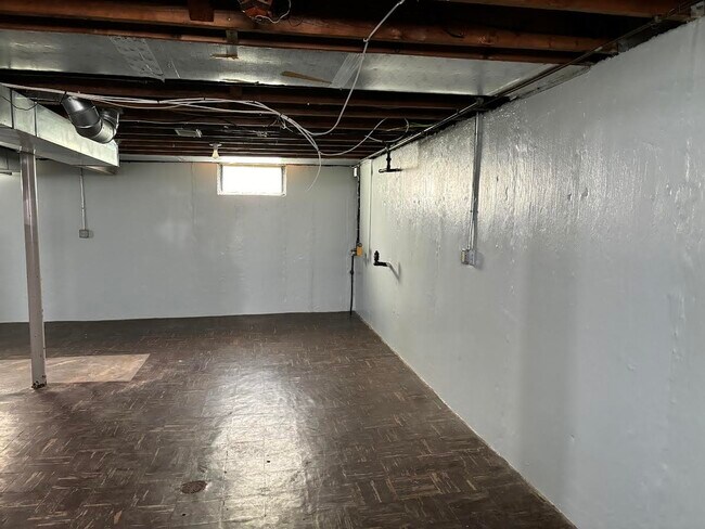 Building Photo - 1577 Lindbergh St