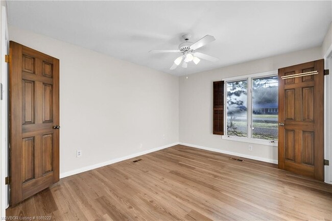 Building Photo - 2411 S 46th St