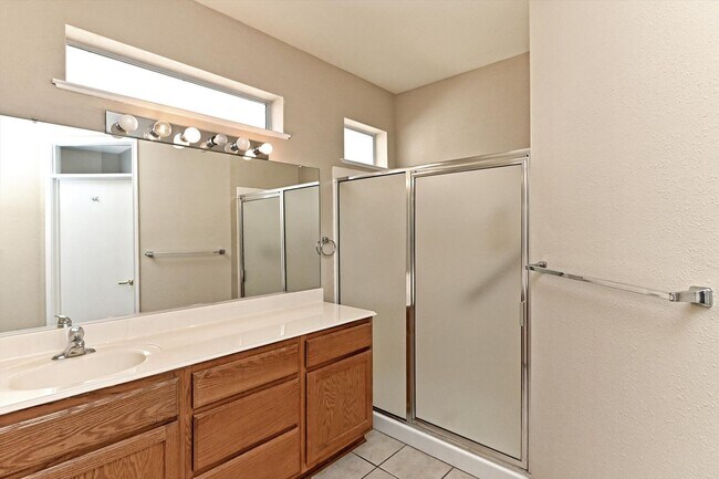 Building Photo - 117 Larkspur Ln