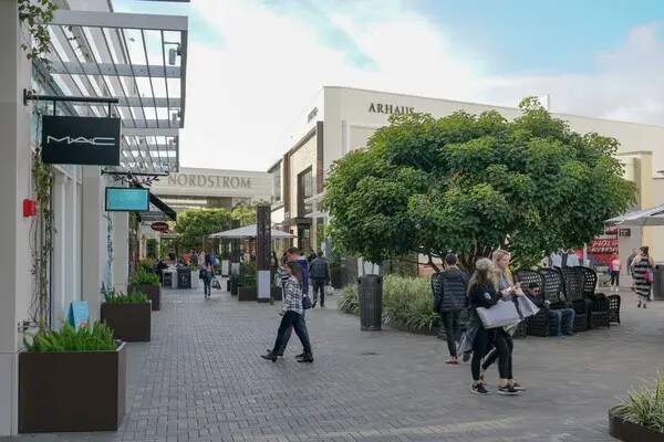 UTC - Nordstrom - 5532 Renaissance Ave