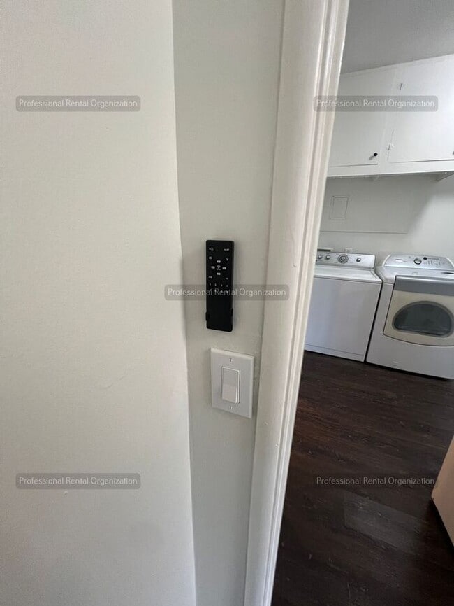 Building Photo - Experience the charm of Napa, CA living in this one-bedroom, one-bathroom apartment. Available now!!