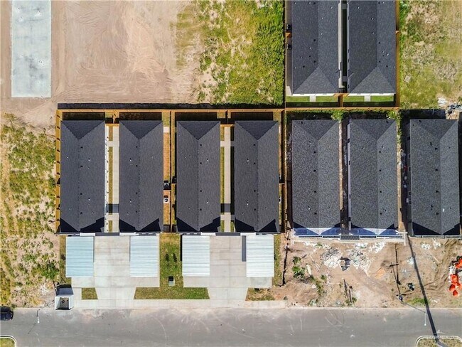 Building Photo - 608 N Onyx Ave