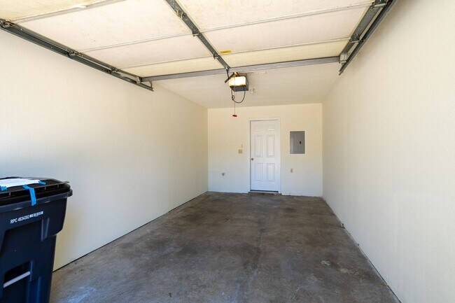 Building Photo - 4302-4304-4304 Cheryl Ct