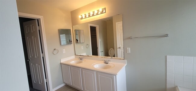 Building Photo - 14426 Mooreview Ln