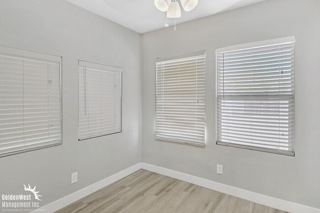 Building Photo - Spacious 3Bdm 1Ba Home In Central Phoenix!