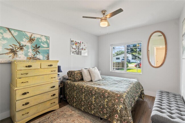 Building Photo - 2447 Wilson St