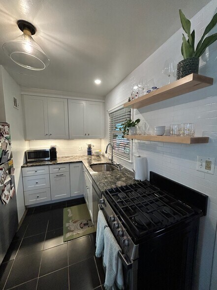 Building Photo - 6621 Cavalier Dr