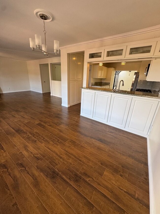 Building Photo - Scenic Cul-de-Sac Living with Stunning Mountain Views