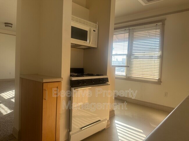 Building Photo - 1301 W Monroe St