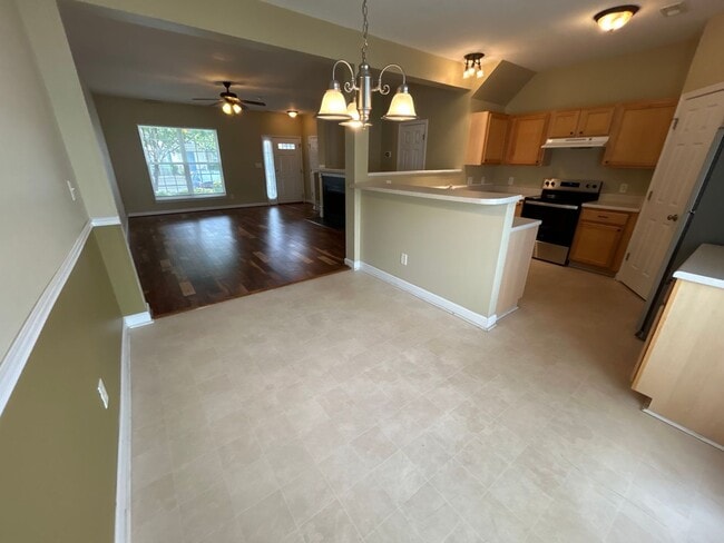 Building Photo - 3 Bed | 2.5 Bath Townhouse in North Raleigh