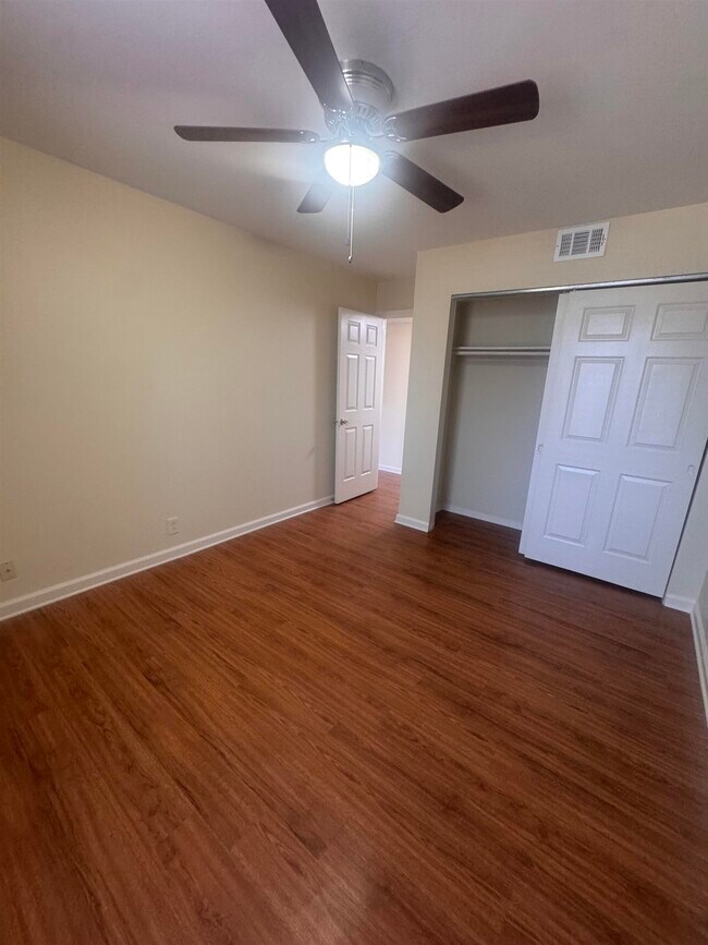 Building Photo - 6633 Poplar Woods Cir E