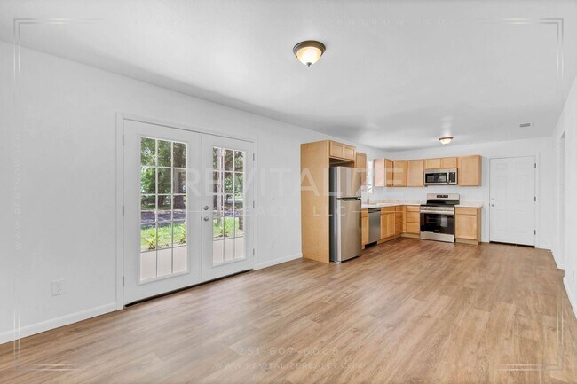 Building Photo - Stunning 4 BD / 2 BA in Bay Minette **Plus a FREE 50" Smart TV!**