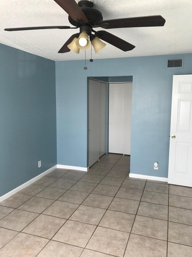 Building Photo - 1830 Abbey Rd