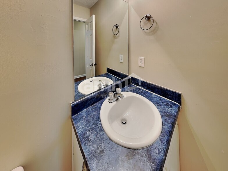 Building Photo - 4445 Tuckahoe Ct