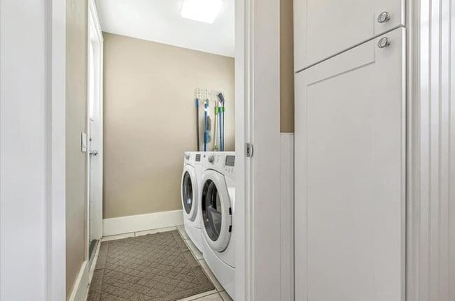 Building Photo - 1358 Fremont St