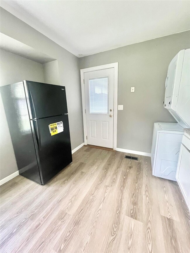 Building Photo - 805 Juniper Dr