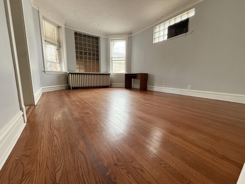 Building Photo - 4538 N Christiana Ave