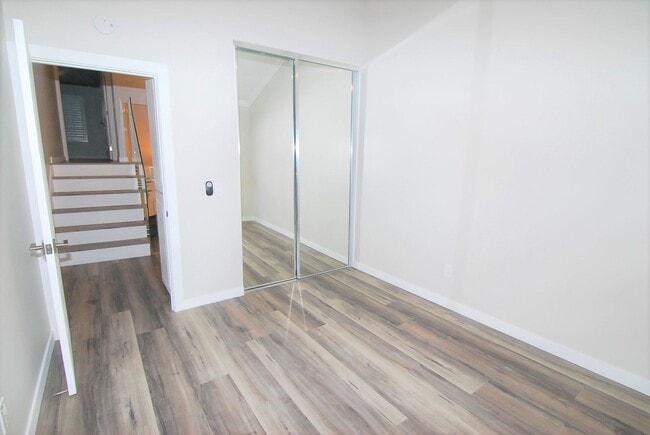 Building Photo - Stunning Fully Remodeled Condo in Costa Mesa