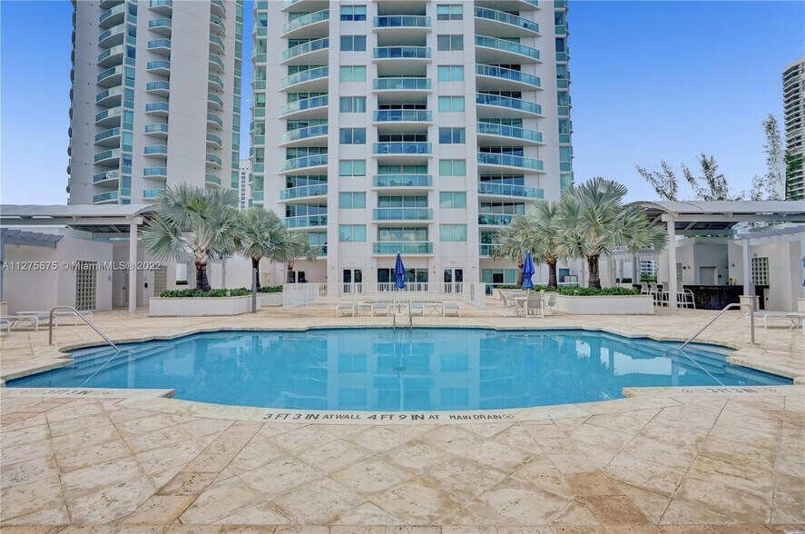 Amenities - 19400 Turnberry Way