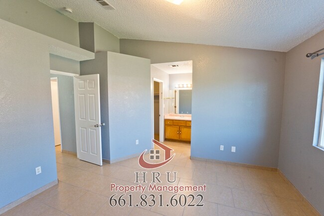 Building Photo - SW- 3 bed/ 2 bath house