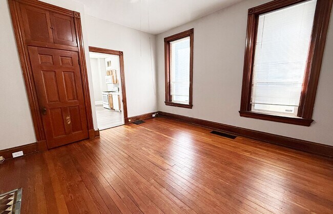 Building Photo - 3220 Bishop St