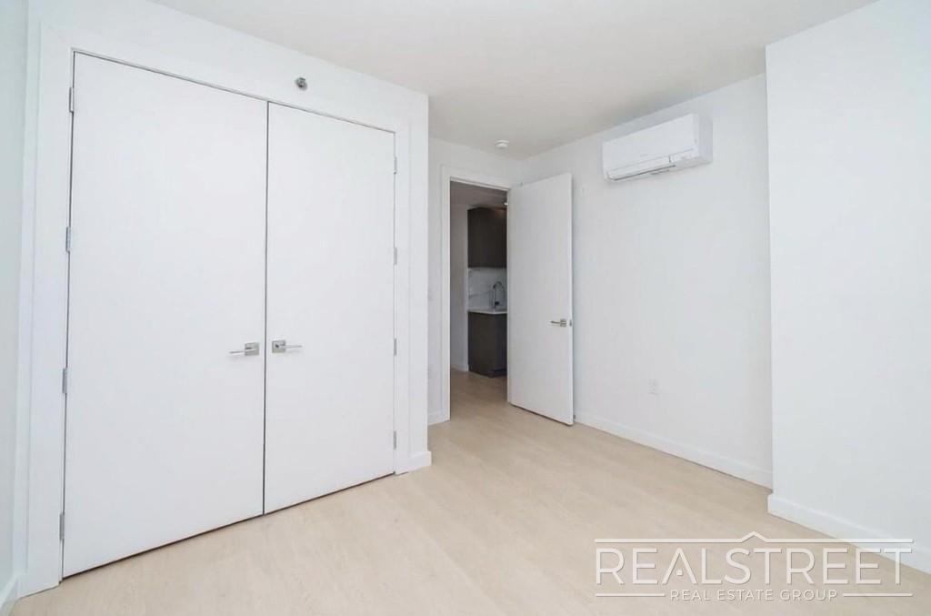 Building Photo - Bedford Avenue