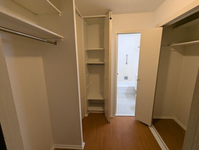 Building Photo - 400 E Randolph St