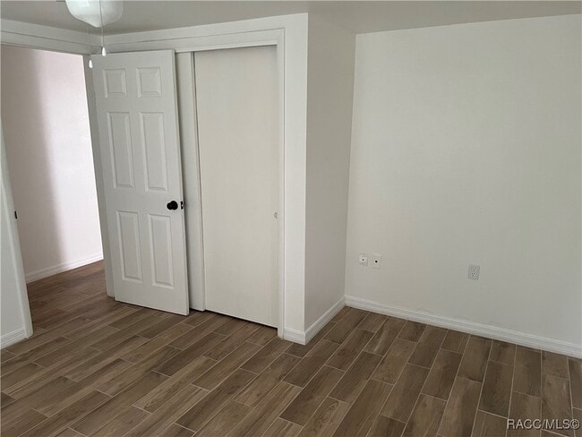 Building Photo - 8 W Murray St