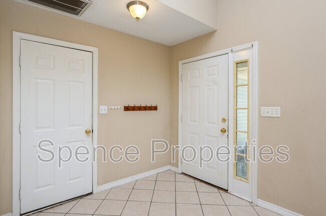 Building Photo - 4863 Kensington Ln