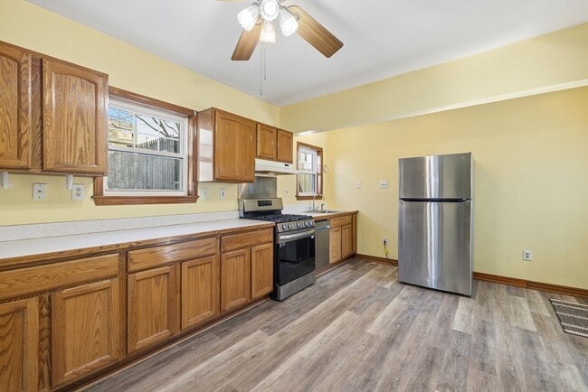 Building Photo - 20 Bell Rock St