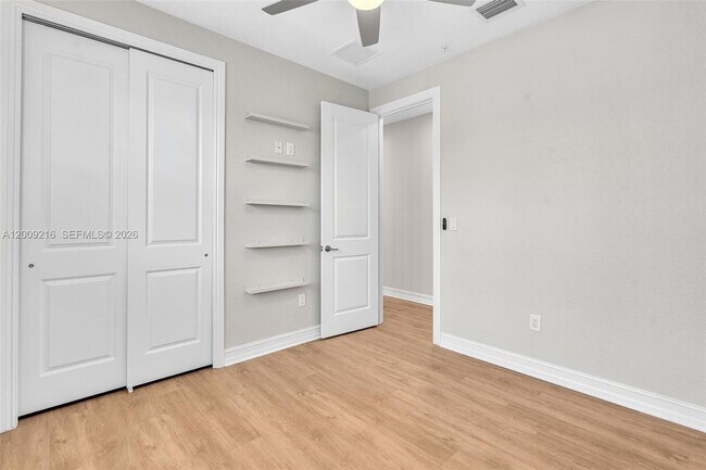 Building Photo - 11541 SW 15th Ave