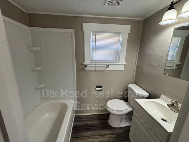 Building Photo - 526 Brandt St