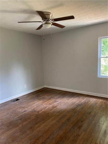 Building Photo - 950 Hall St SW