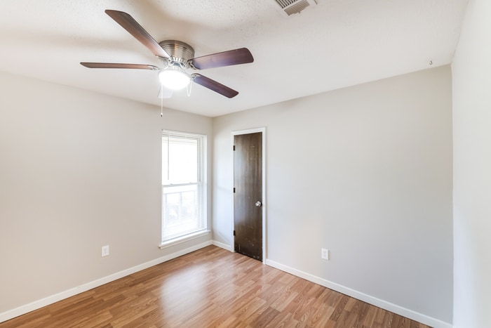 Building Photo - 169 Hazelcrest Dr