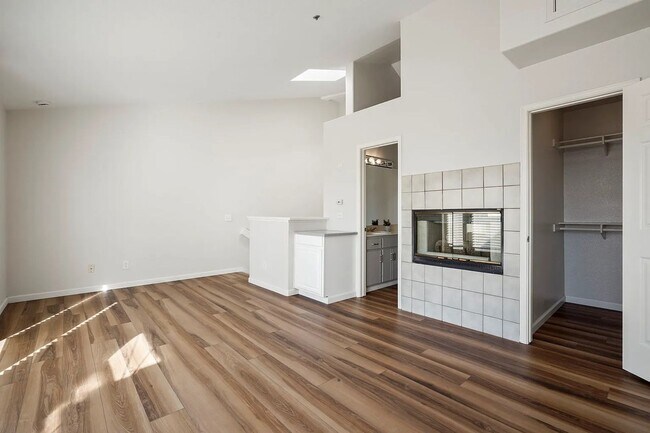 Building Photo - SD: Stunning 3BD/2.5BA Townhome in Imperial Beach with Ocean Views, Rooftop Patio & In-Unit Laundry