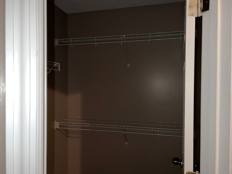 Building Photo - 112 Creekview Trl