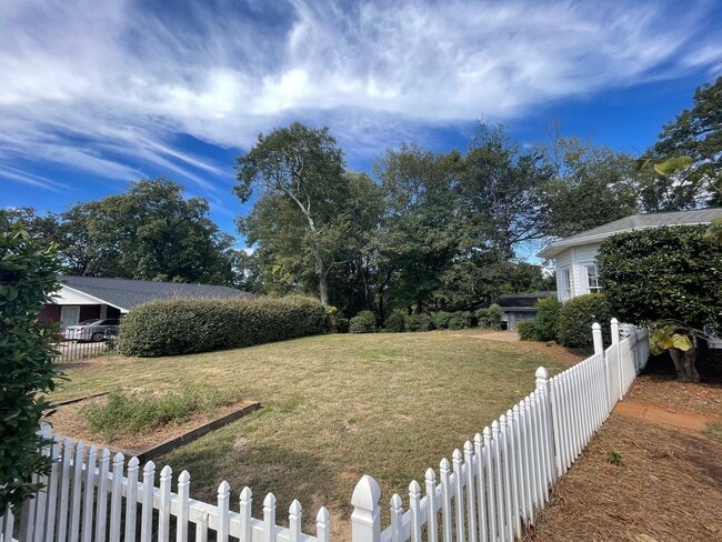 Building Photo - Updated 3/2 House in Old East Rome $1,895
