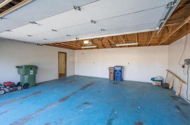 Building Photo - 603 E Columbia Ave