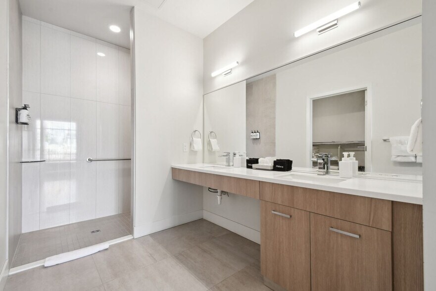 Building Photo - 2880 Zuni St