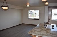 Building Photo - Newer 3 Bedroom 2.5 Bath Townhome Close to shopping!