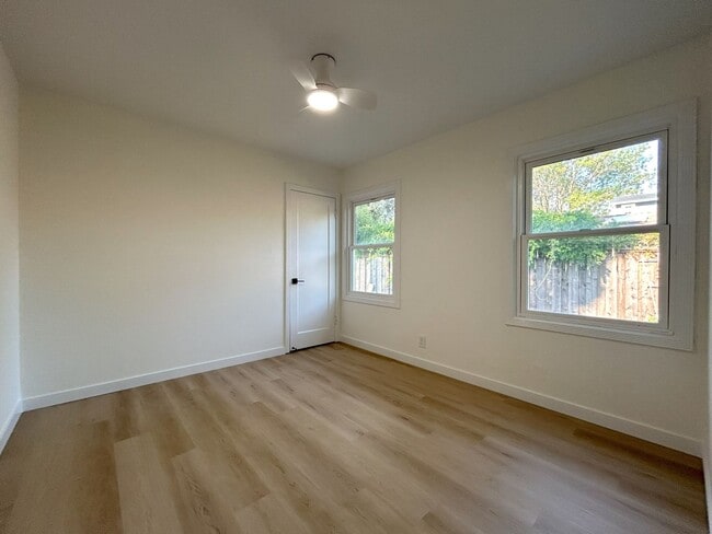Building Photo - Charming Menlo Park Home in Picturesque Ne...