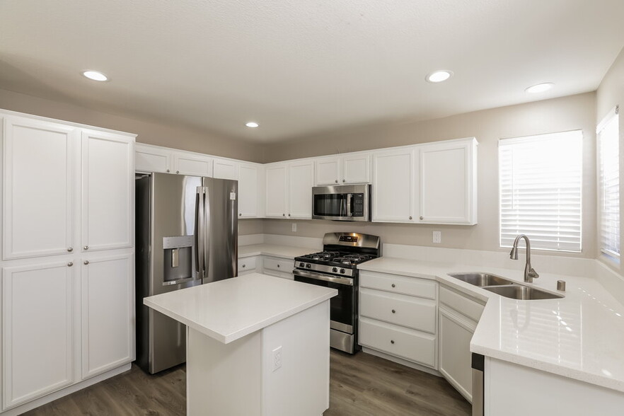 Building Photo - 8815 S Murray Canyon Ct