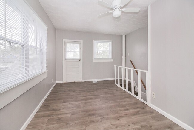 Building Photo - 3822 W 133rd St