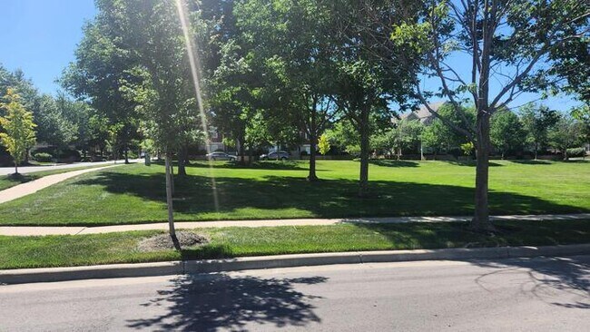 Building Photo - Newly constructed Maintenance provided 3 bed 2.5 bath