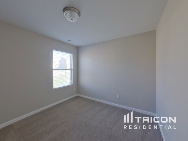 Building Photo - 1035 Lonergan Cir