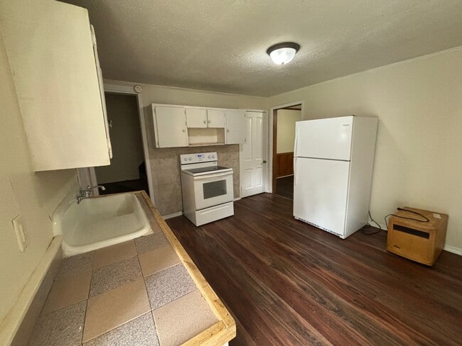 Building Photo - 201/203 Grove Avenue