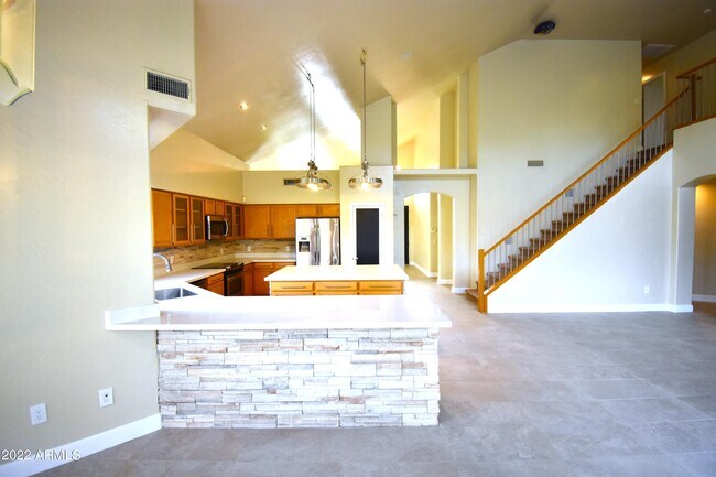 Building Photo - 768 E Irma Ln