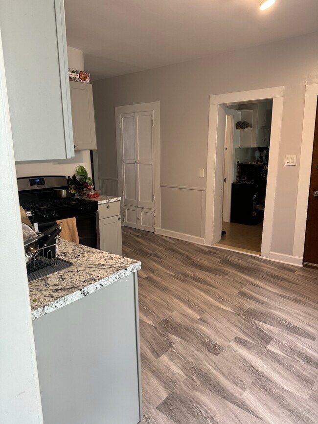 Building Photo - 23 W Pearl St